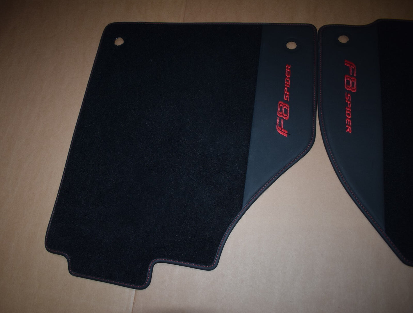 Original Ferrari F8 Spider Fußmatten schwarz Teppich