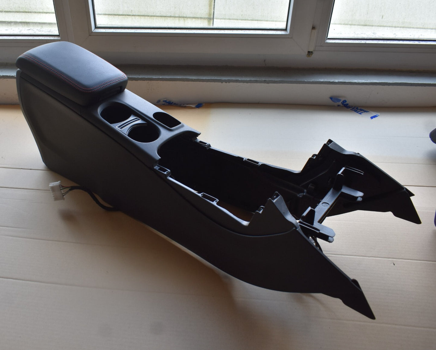 Original Mercedes w176 A Klasse Mittelkonsole Armlehne schwarz rot