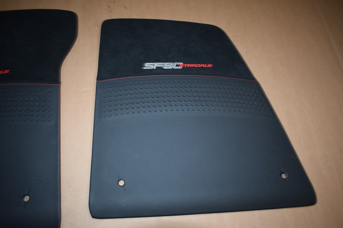 Original Ferrari SF90 Stradale Fußmatten schwarz Teppich