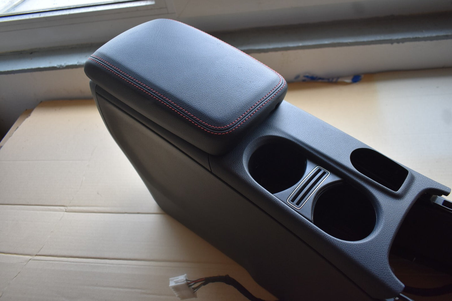 Original Mercedes w176 A Klasse Mittelkonsole Armlehne schwarz rot