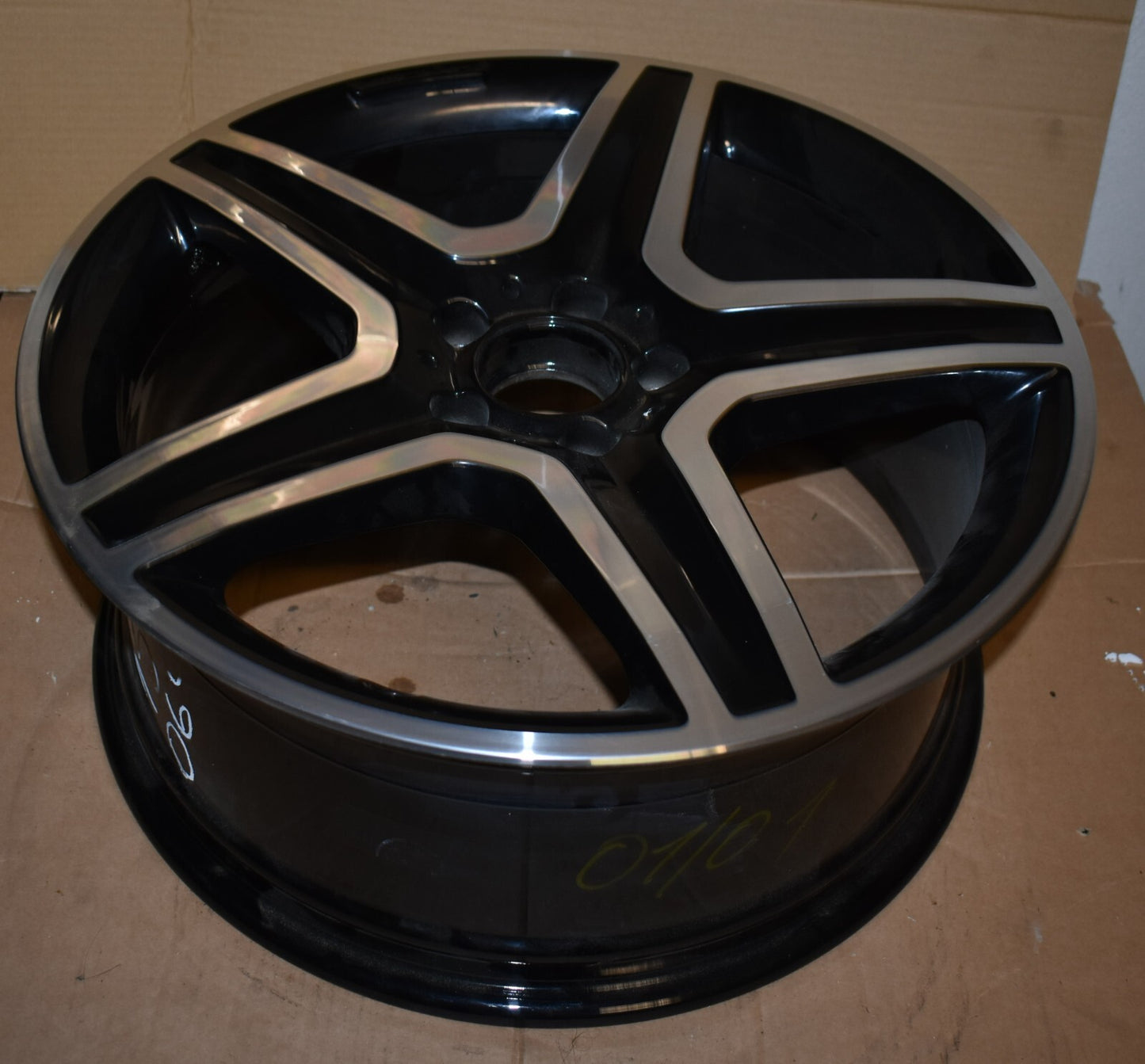 1x Original Mercedes w156 GLA Alufelge A1564010600 8Jx19 ET43,5