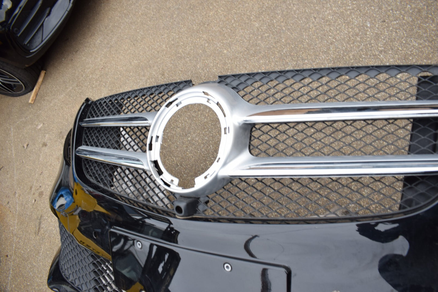 Original Mercedes w447 V Klasse Stoßstange vorne Obsidianschwarz Mopf 1 Grill