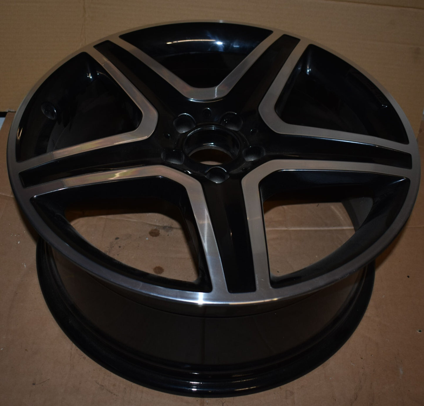 1x Original Mercedes w156 GLA Alufelge A1564010600 8Jx19 ET43,5