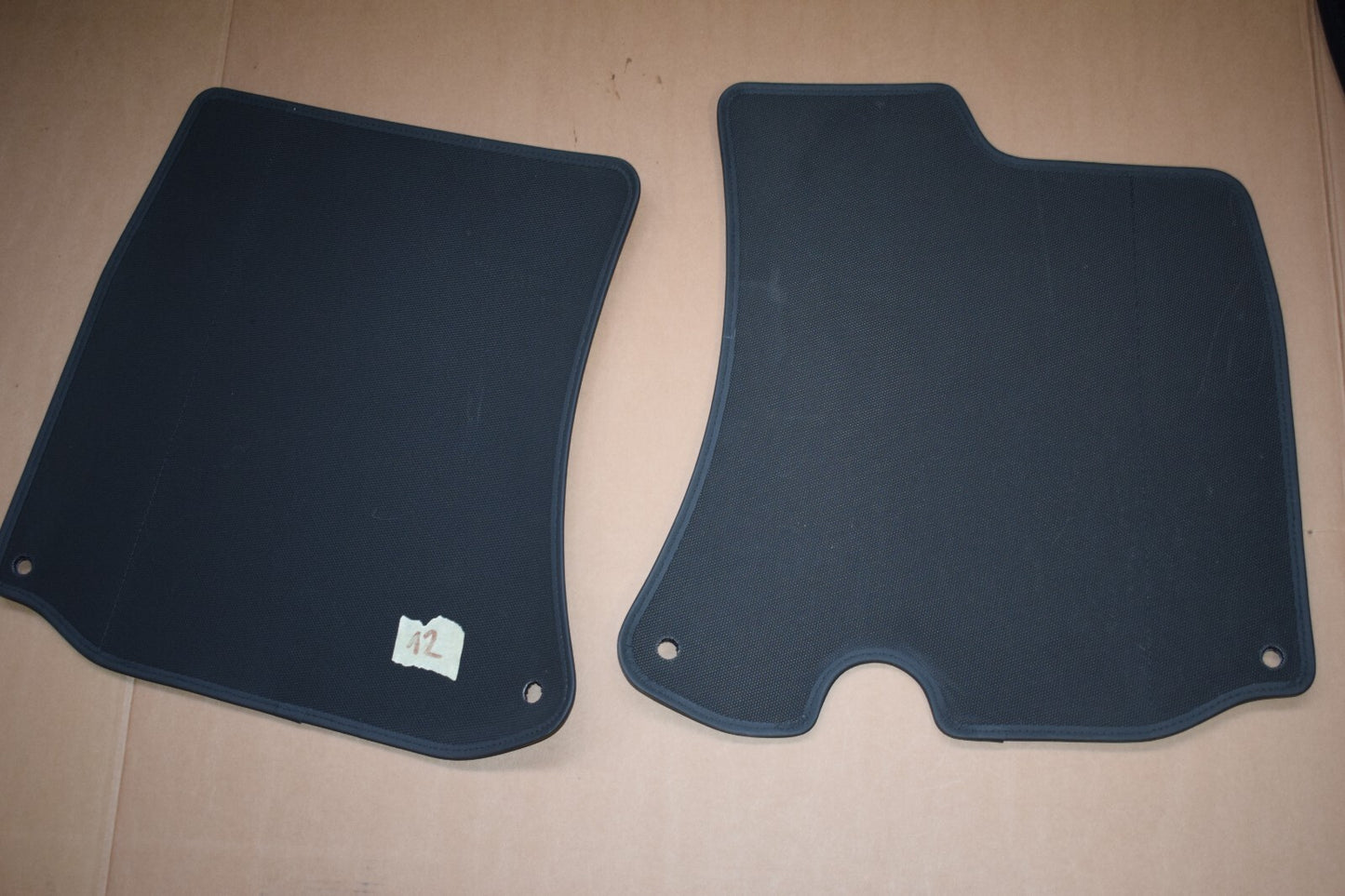 Original Ferrari Roma Fußmatten schwarz Teppich gelb
