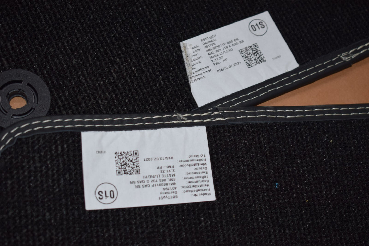 Original Lamborghini URUS Fußmatten Floor mats schwarz Velour weisse Naht
