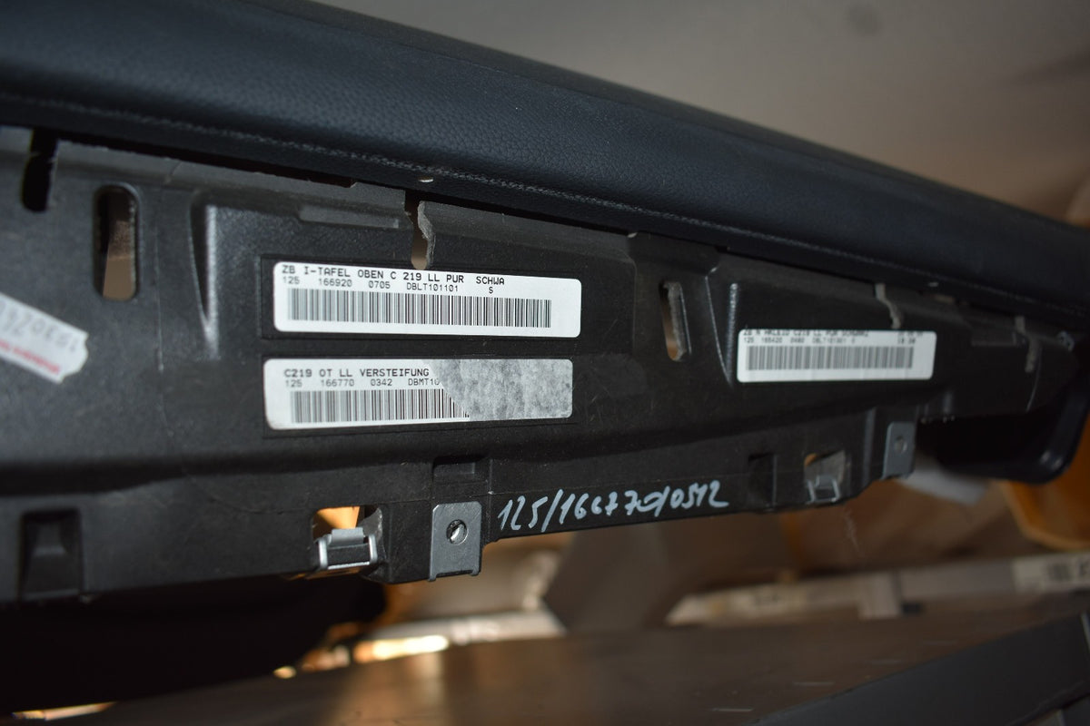 original Mercedes CLS C219 w219 Armaturenbrett Leder Instrumententafel