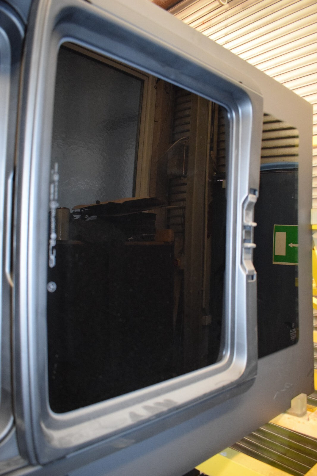 Original Mercedes Seiten Scheibe rechts Schiebefenster w 907 Sprinter hinten