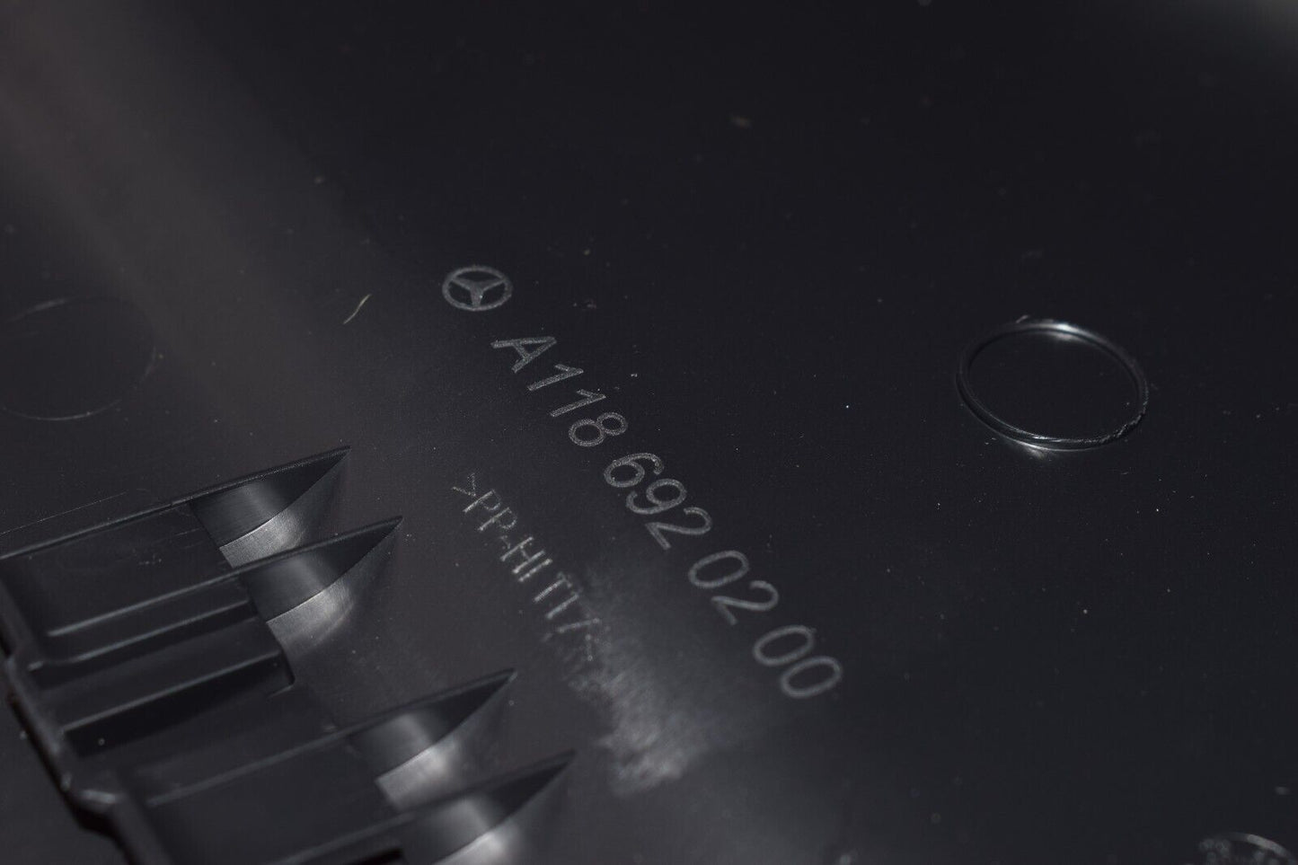 Original Mercedes CLA w118 Verkleidung rechts links a1186920200B Säule unten