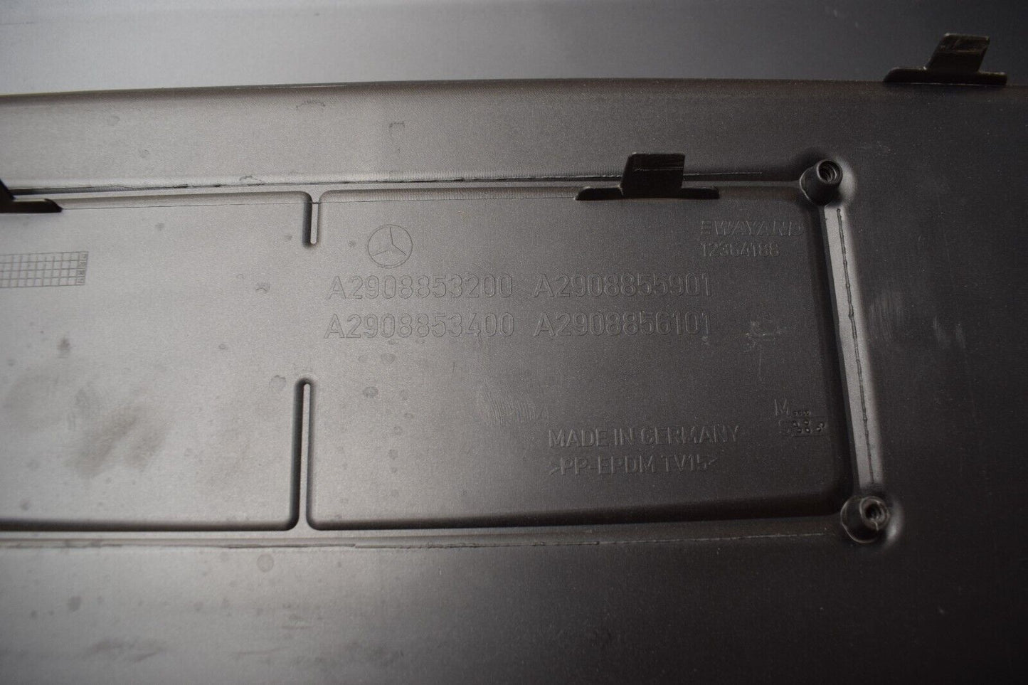 Original Mercedes GT X290 Stoßstange hinten roh A2908853200