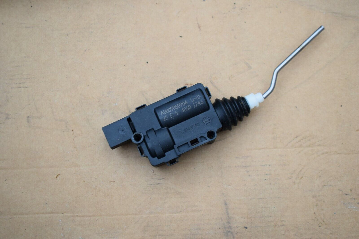 Original Mercedes G A0009060904 W463 Glestrommotor Actuator Tankverschluß