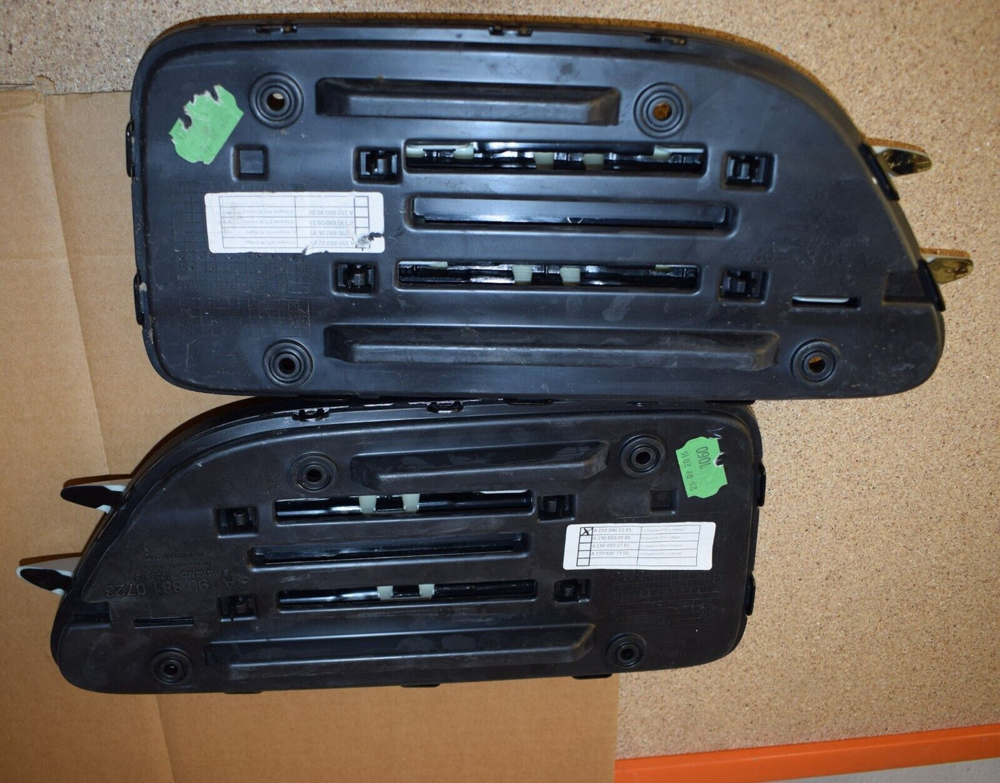 Original Mercedes GT C190 Ziergitter Kotflügel Schwarz Silber