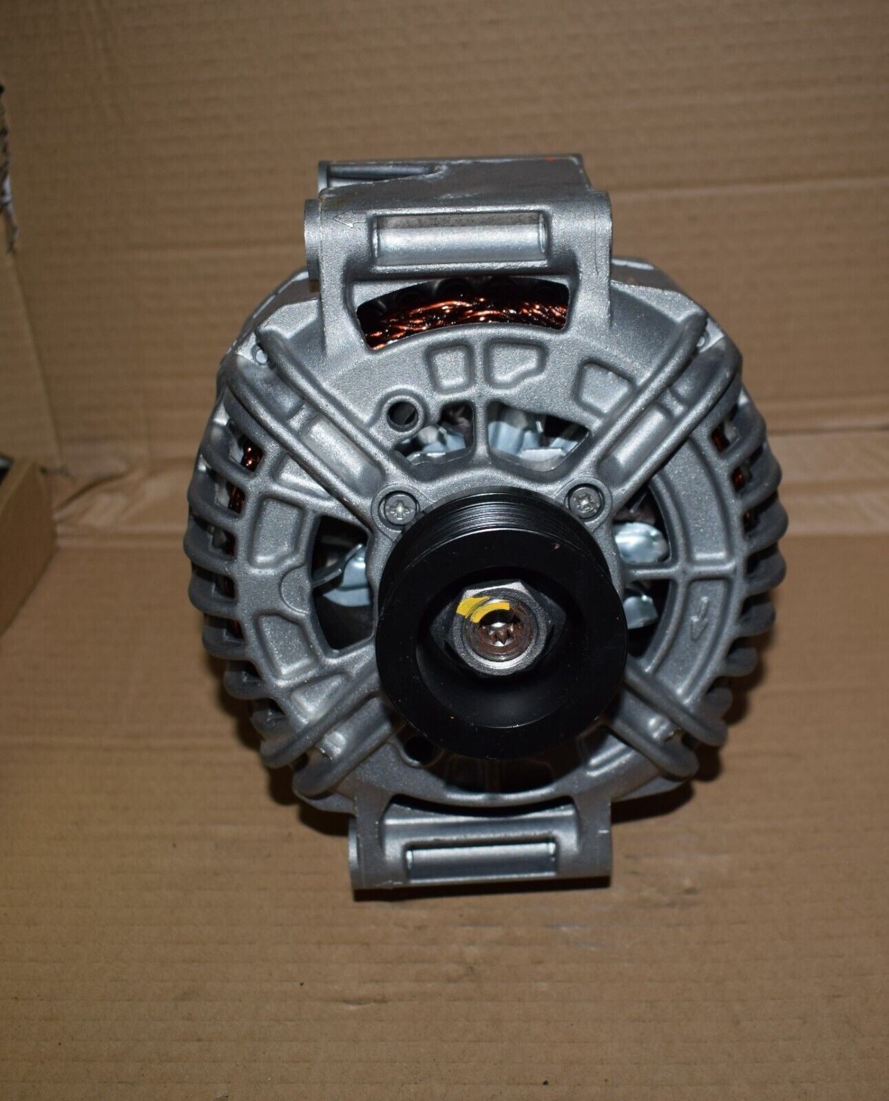 Original Bosch Lichtmaschine Drehstromgenerator 0124625023