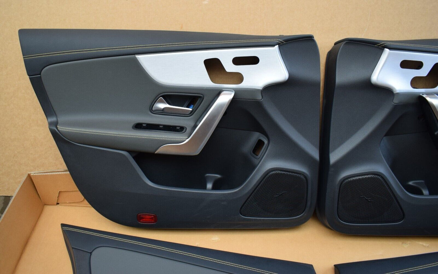 Original Mercedes w118 CLA Türverkleidung Satz Türpappen