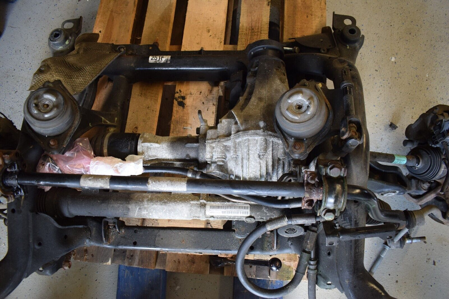 Original Mercedes R Klasse w251 Vorderachse Komplett mit Lenkgetriebe