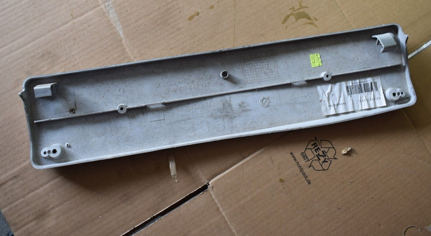 Original Mercedes w211 E Klasse Kennzeichenhalter a2118850781