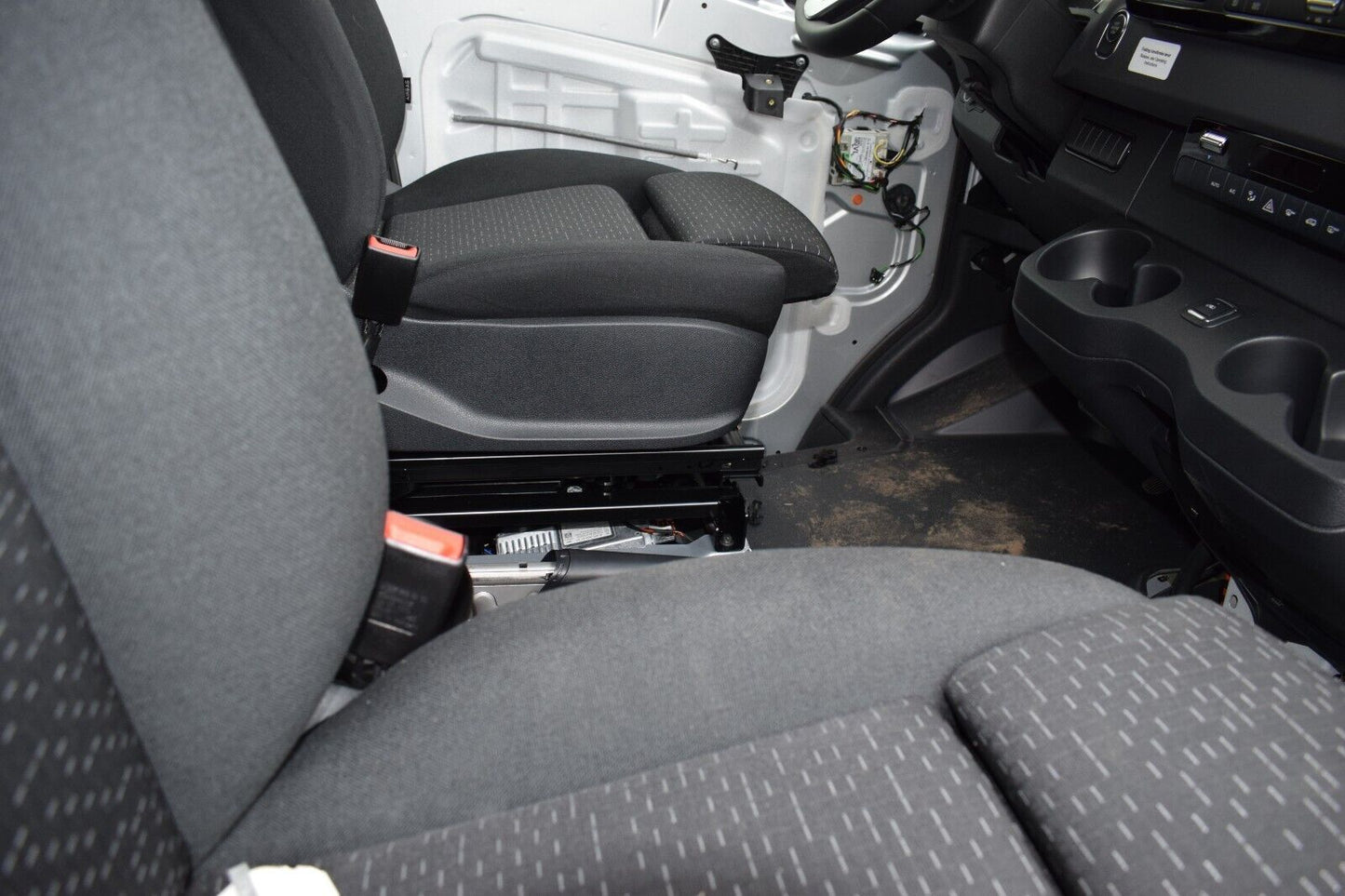 Mercedes w907 Sprinter Sitze elektrisch Nachrüstsatz Stoff Drehkonsole