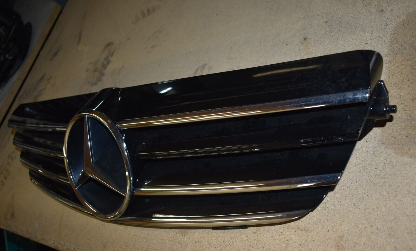 Original Mercedes Kühlergrill Grill w209 CLK a2098800023 schwarz