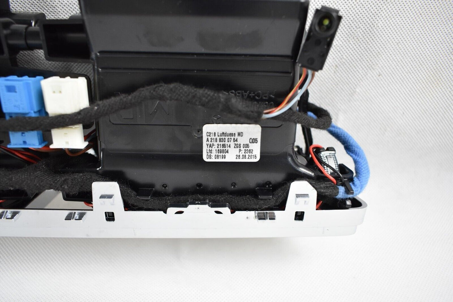 Original Mercedes CLS W218 Luftdüse mitte a2188300754