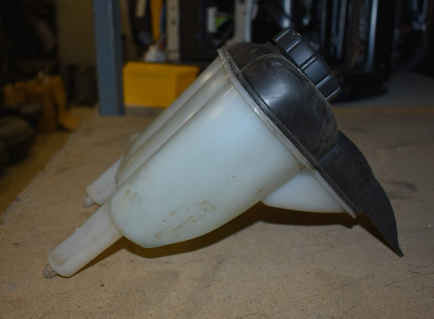 Original Mercedes Ausgleichsbehälter Kühlmittel Behälter w461 w463 a4615000349
