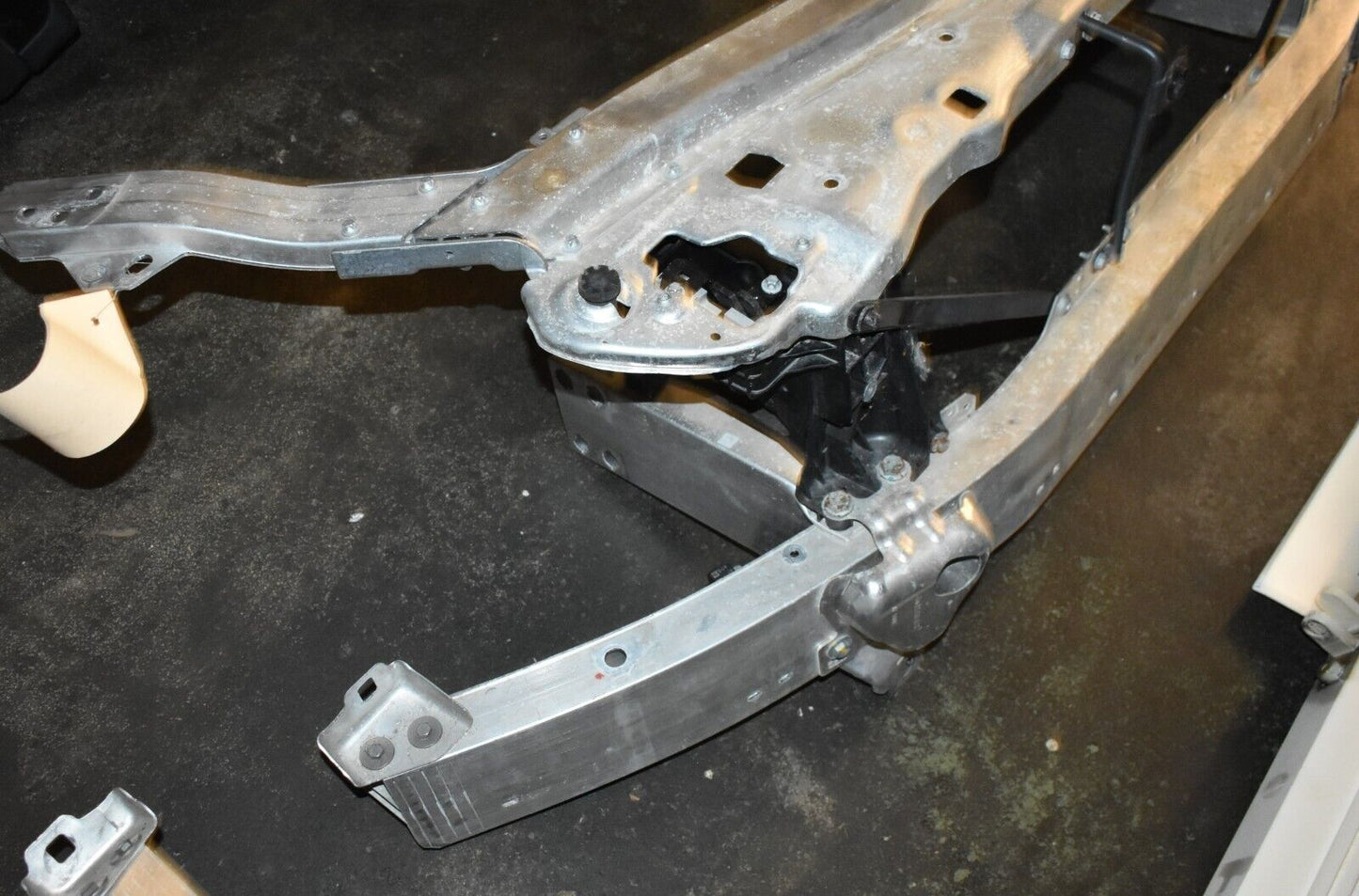 Original Mercedes w213 e Klasse Scheinwerferträger Querträger a2136201700 Vorbau