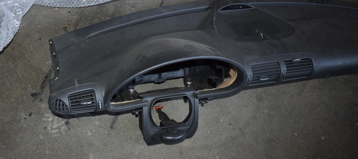 Original Mercedes w203 C Klasse Armaturenbrett a2036800187