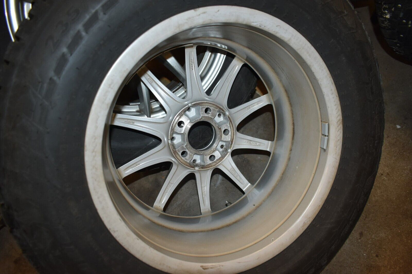 Original Mercedes GLE w166 Radsatz Spikes 235 65 1 7 108 T Hakkapelitta 10mm