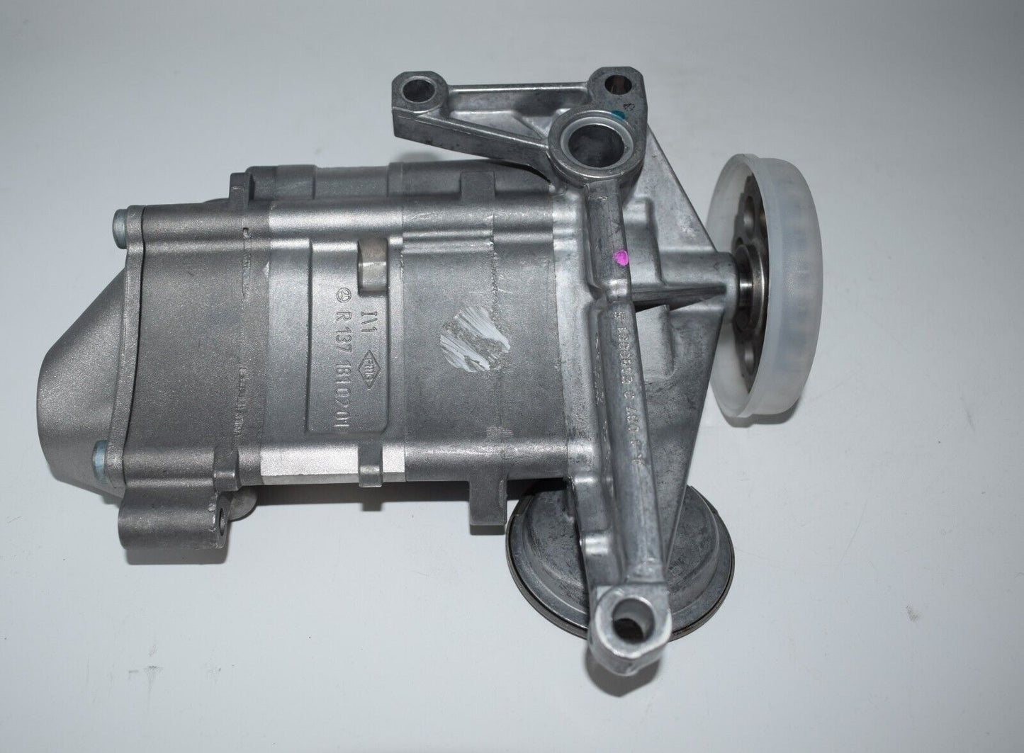 Original Mercedes R1371810201 Ölpumpe oilpump 1371810201
