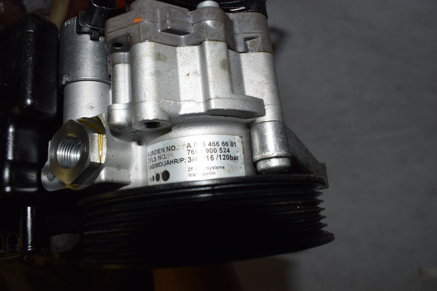 Original Mercedes Lenkhelfpumpe OM651 a0064666601 w639 w906