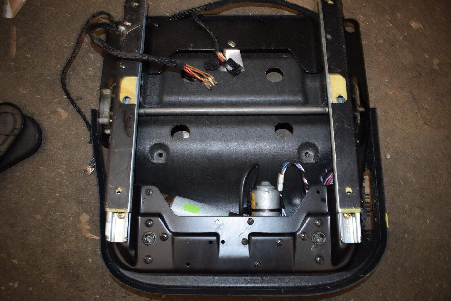 Original Mercedes G Klasse w463 Sitz rechts Unterteil elektrisch a4639120221
