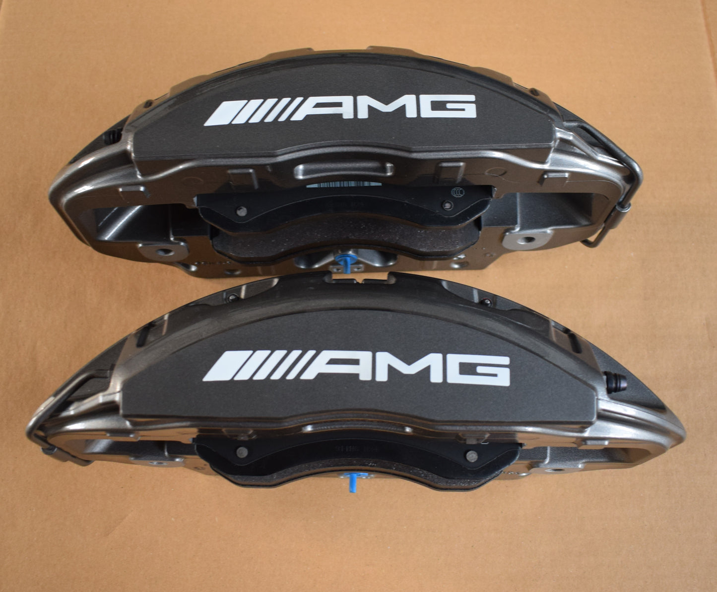Original Mercedes AMG 223 S Klasse Bremsanlage vorne neu Bremssattel Set Silber