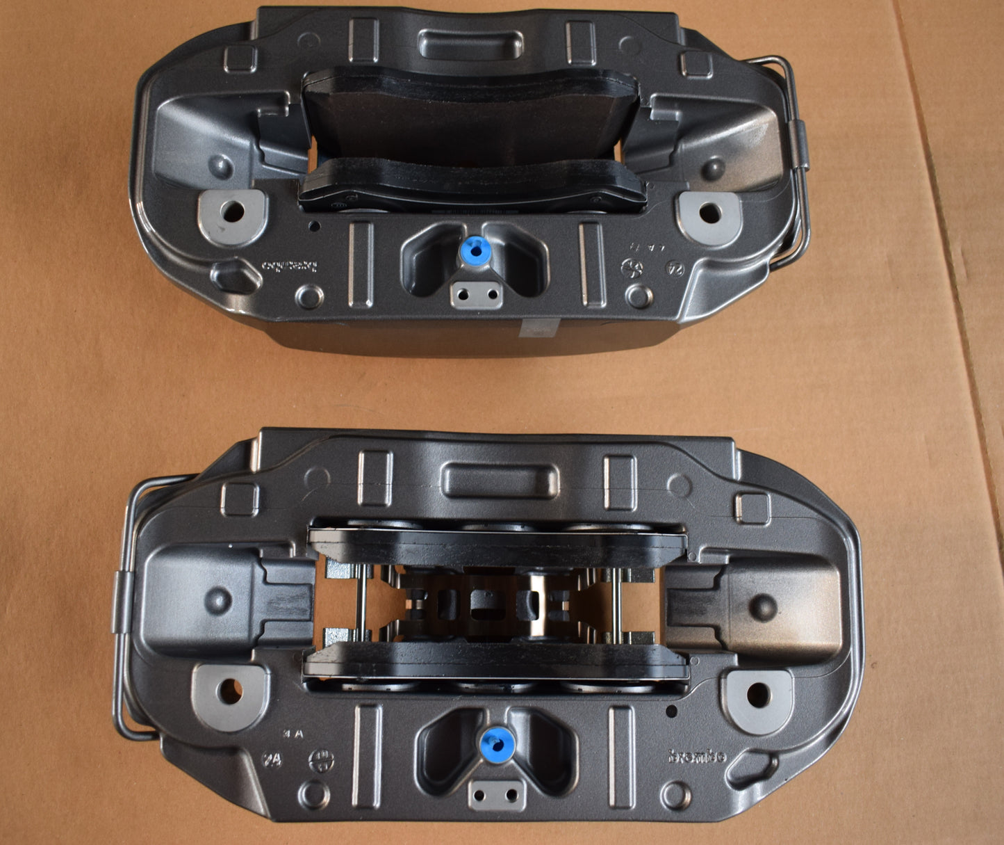 Original Mercedes AMG 223 S Klasse Bremsanlage vorne neu Bremssattel Set Silber