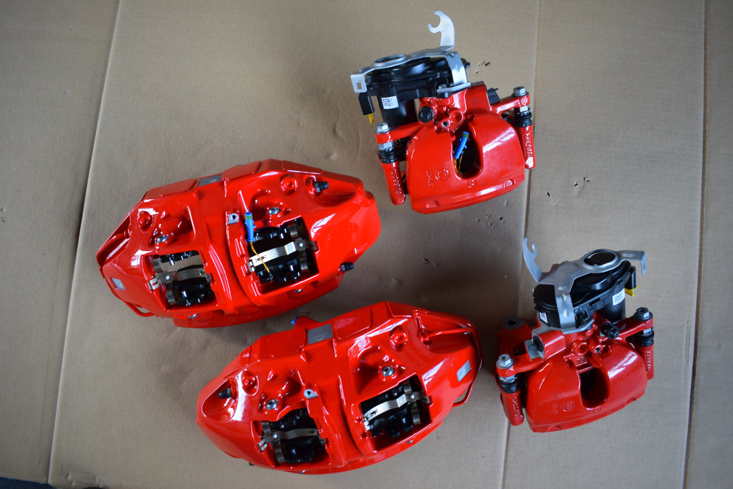 Original Mercedes AMG 297 EQS 53 Carbon vorne neu Bremssattel Set rot