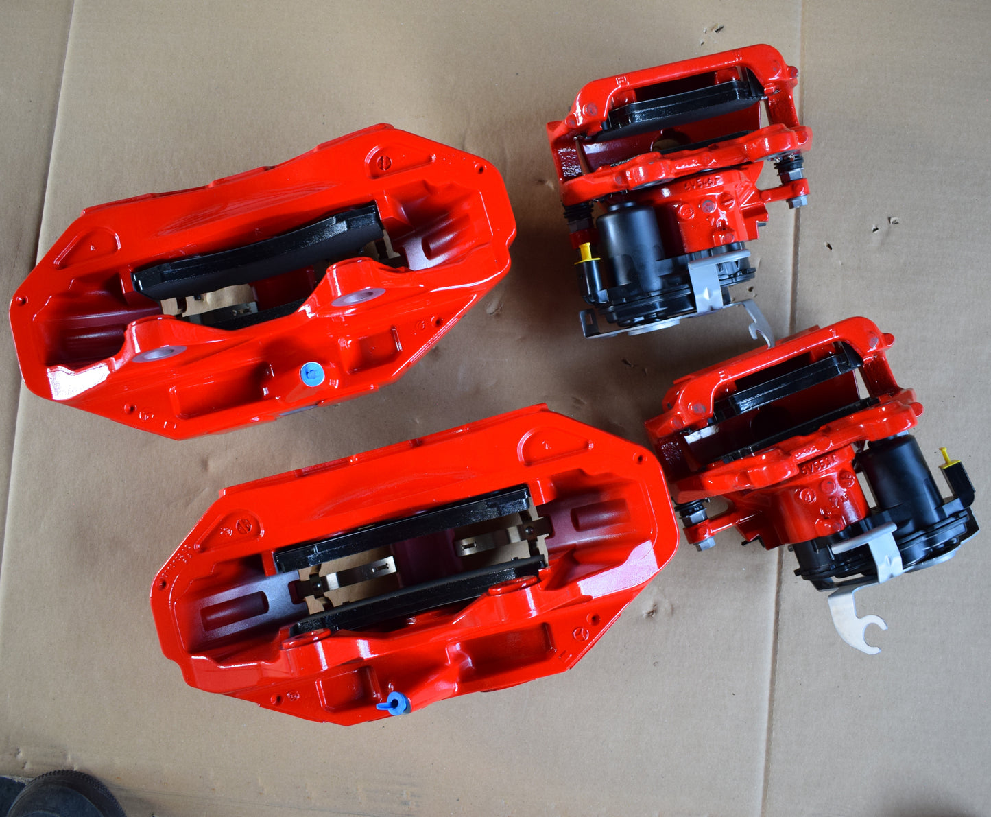 Original Mercedes AMG 297 EQS 53 Carbon vorne neu Bremssattel Set rot