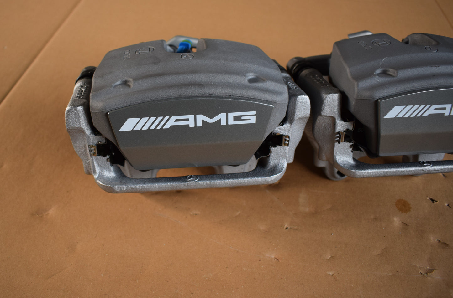 Original Mercedes AMG 297 EQS 53 hinten Bremssattel Set silber