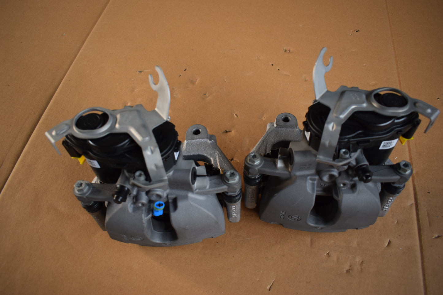 Original Mercedes AMG 297 EQS 53 hinten Bremssattel Set silber