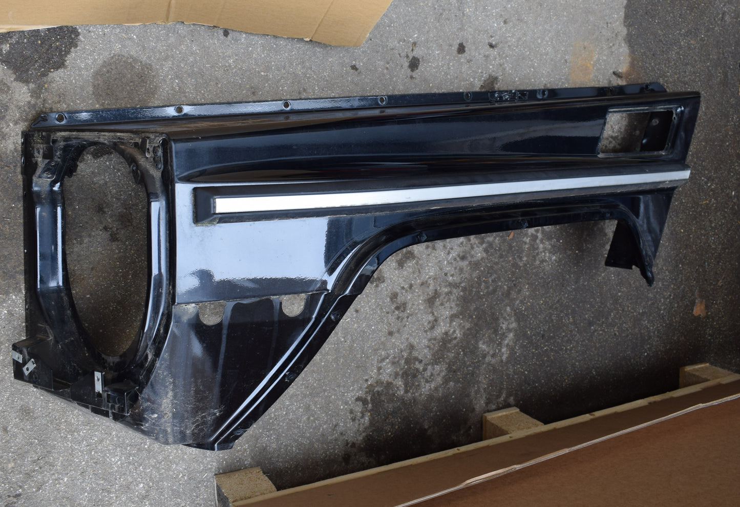 Original Mercedes Kotflügel Obsidianschwarz w463 G Klasse links A4638806906