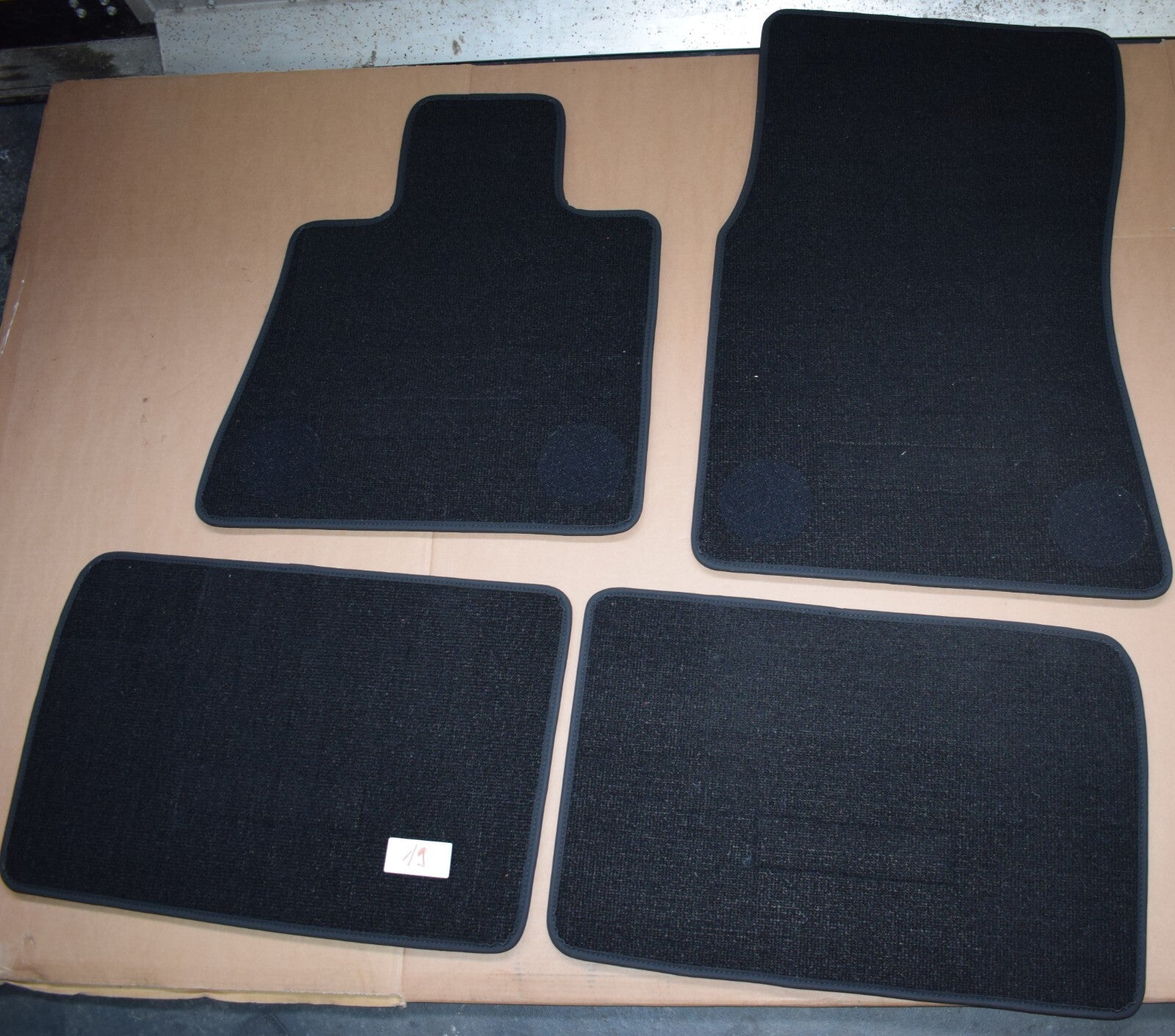 Rolls Royce RR31 Cullinan MANSORY Fußmatten Floor mats schwarz Velour