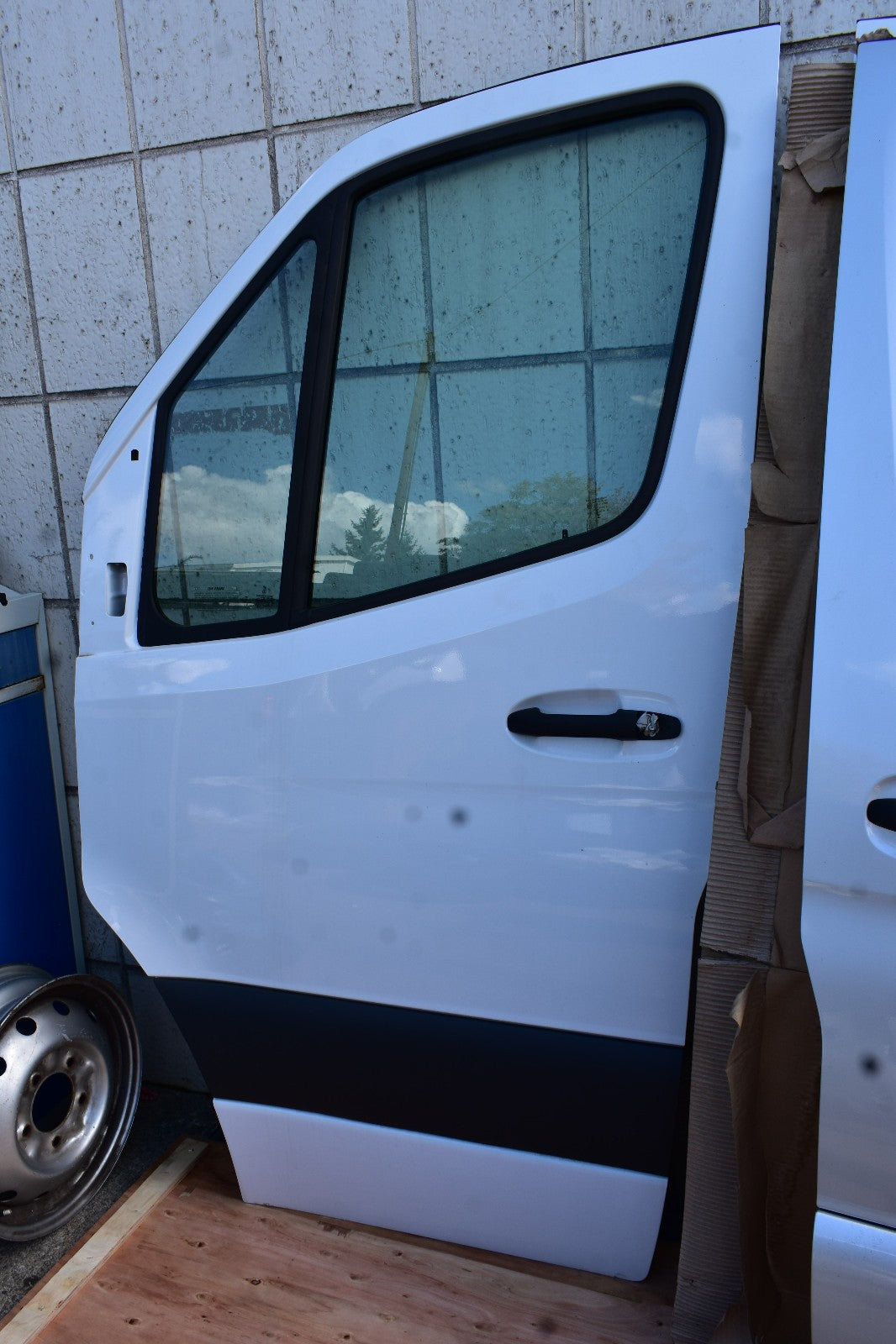 Original Mercedes W907 W910 Sprinter Fahrertür Weiss Tür rechts links