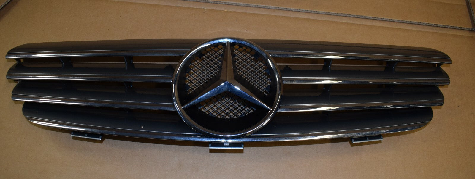 Original Mercedes W209 CLK Kühlergrill Grill silber
