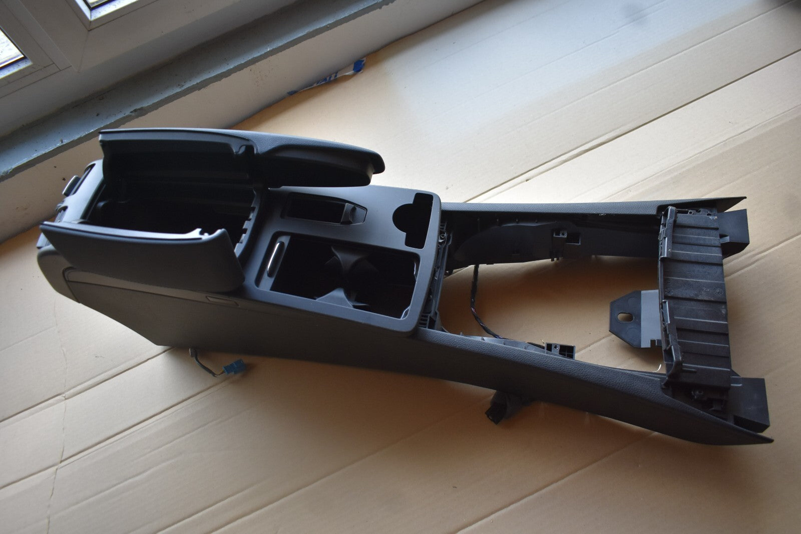 Original Mercedes w204 C Klasse Mittelkonsole Armlehne schwarz Cupholder
