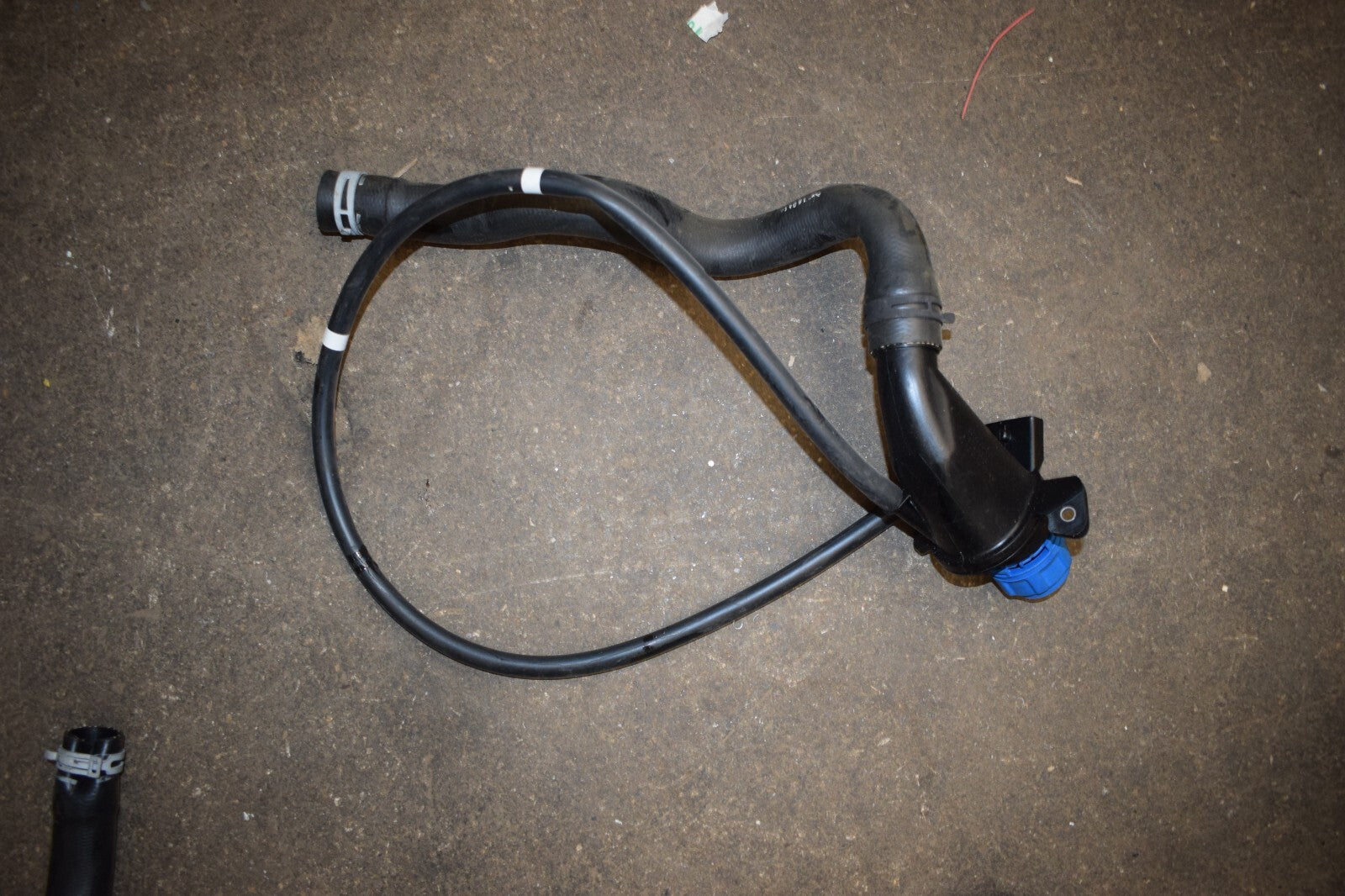 Original Mercedes w447 Tank AdBlue Tankdeckel Einfüllstutzen Schlauch a447470032