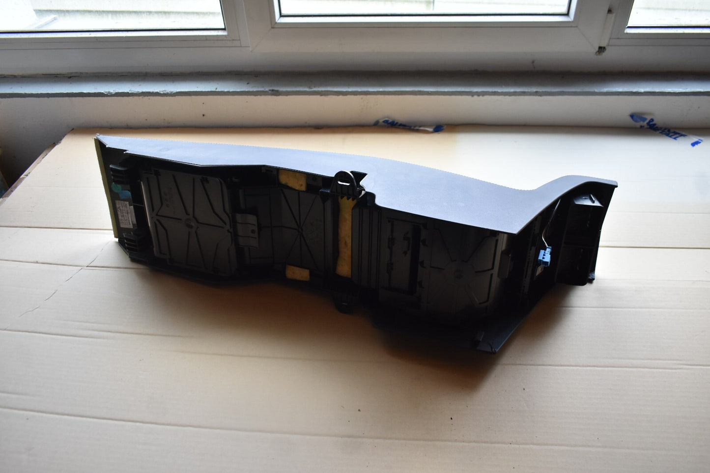 Original Mercedes C218 w218 Cls Armlehne Mittelkonsole hinten lila Ablagefach