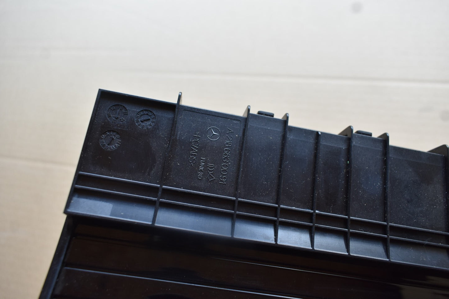 Original Mercedes C218 w218 CLS Cupholder AMG a2186830091