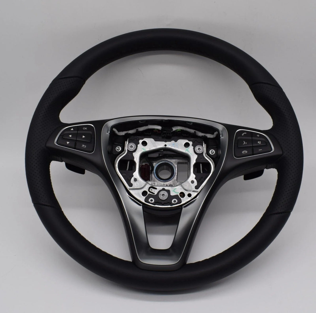 Original Mercedes CLA GLA Lederlenkrad Sport Lenkrad a0004607411