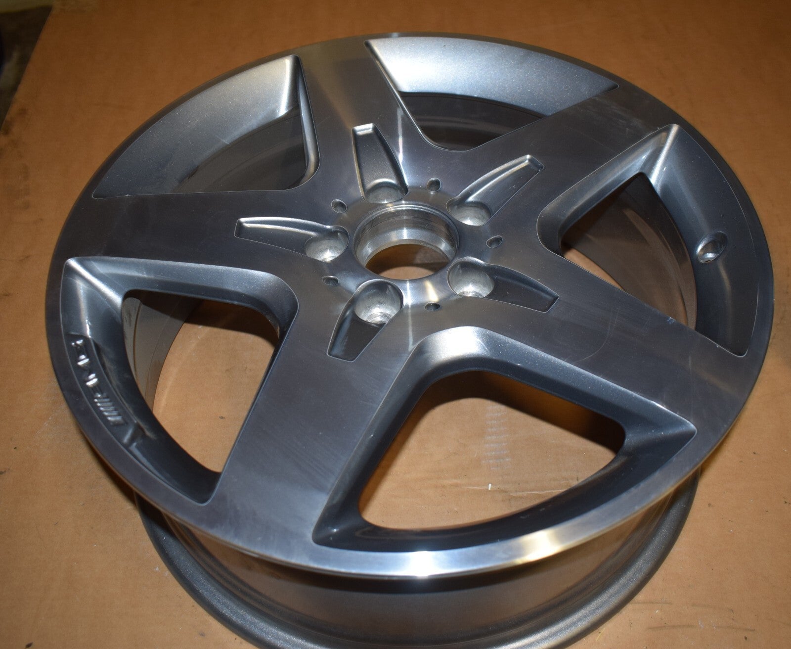 1x Original Mercedes w156 GLA Alufelge a1564010500 7Jx18 ET46