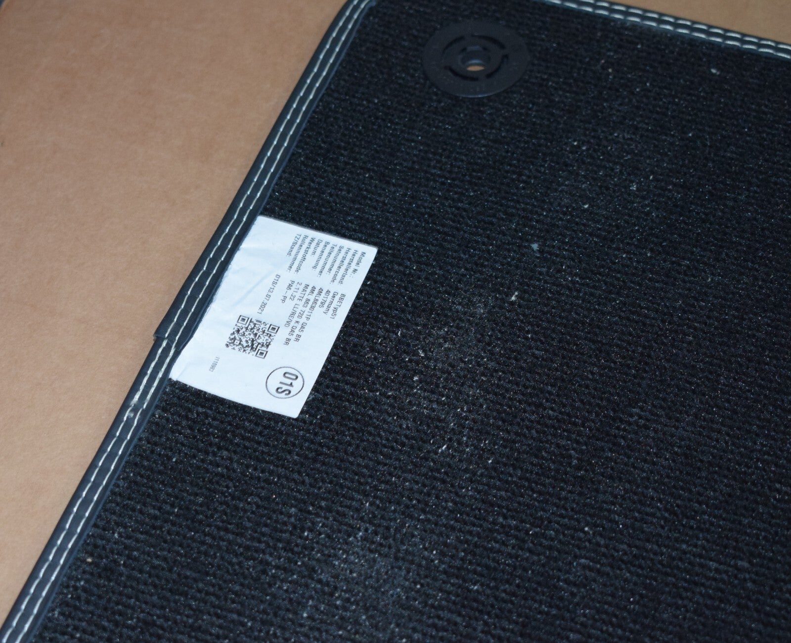 Original Lamborghini URUS Fußmatten Floor mats schwarz Velour weisse Naht