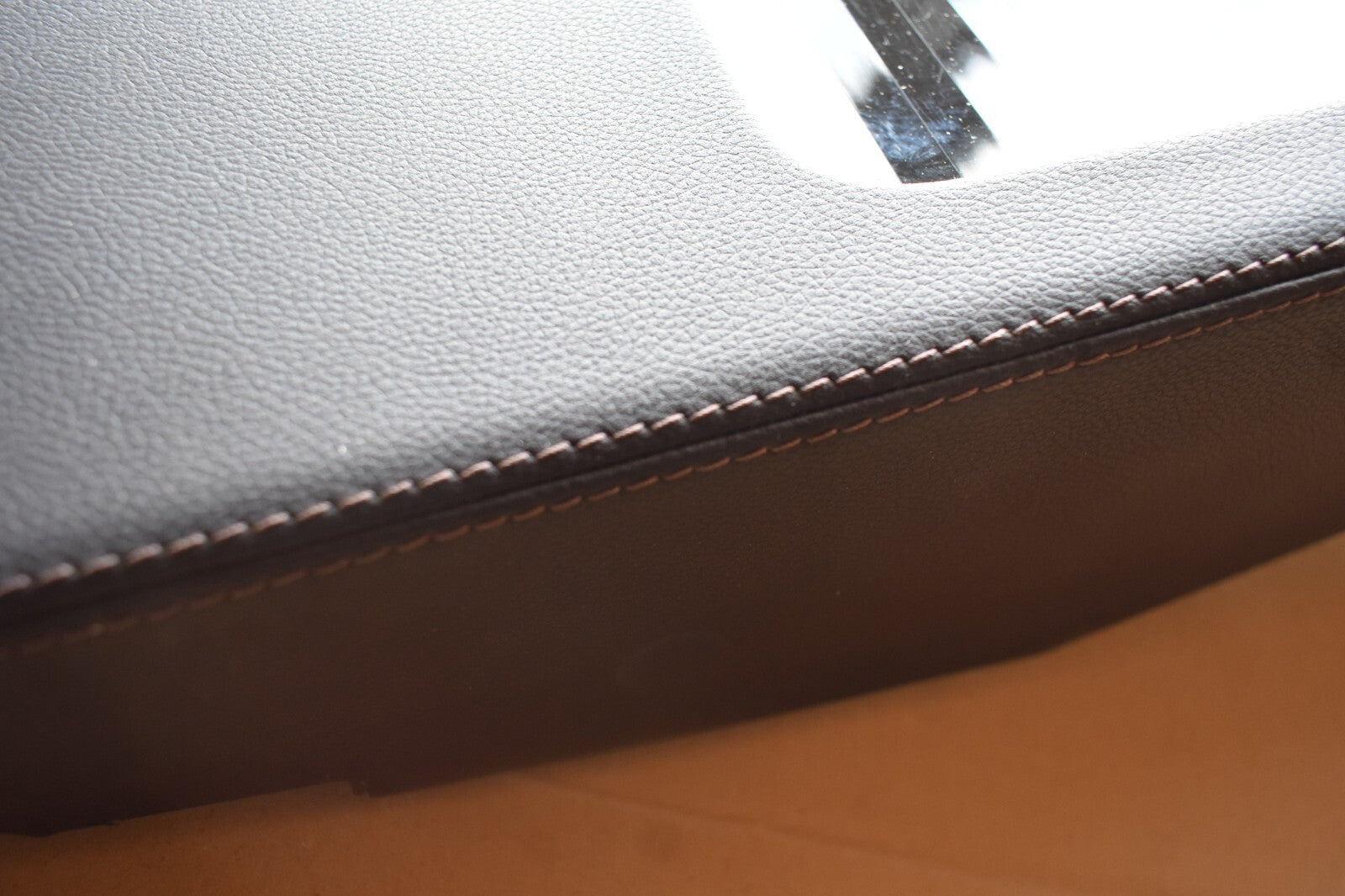 Original Mercedes C218 w218 Cls Armlehne Mittelkonsole hinten lila Ablagefach