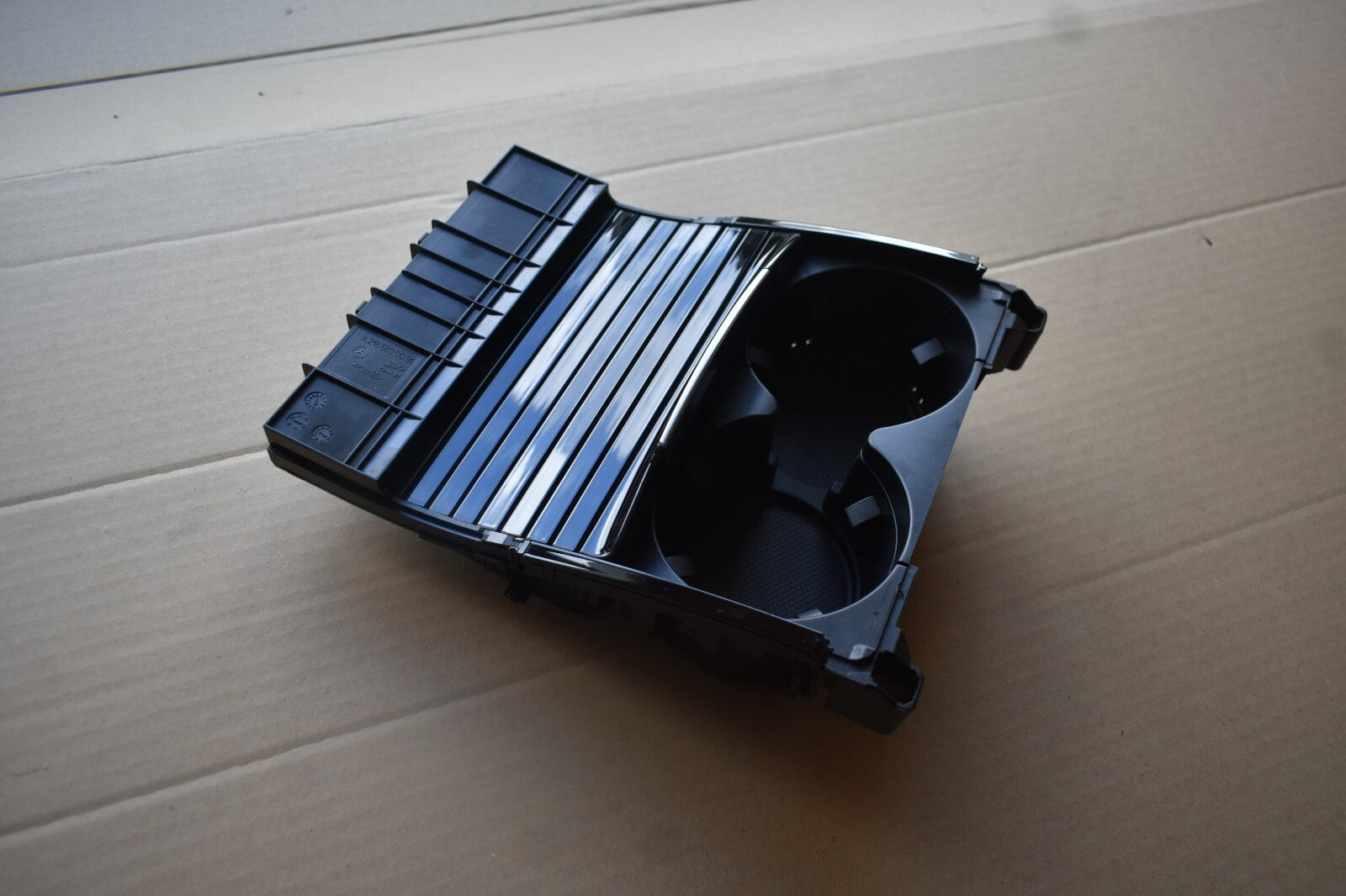 Original Mercedes C218 w218 CLS Cupholder AMG a2186830091
