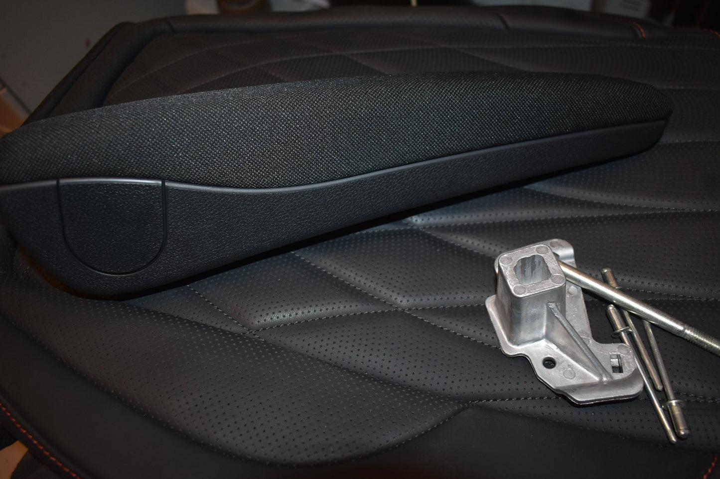 Mercedes Sprinter w907 fahrer beifahrer sitz Armlehne rechts Lehne Nachrüstsatz