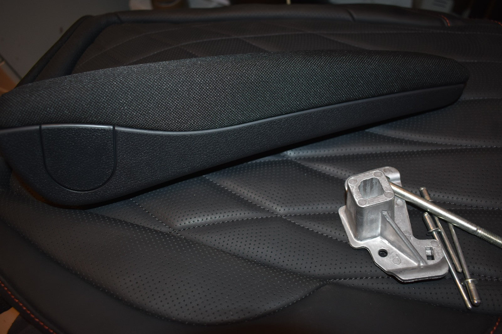 Mercedes Sprinter w907 fahrer beifahrer sitz Armlehne rechts Lehne Nachrüstsatz